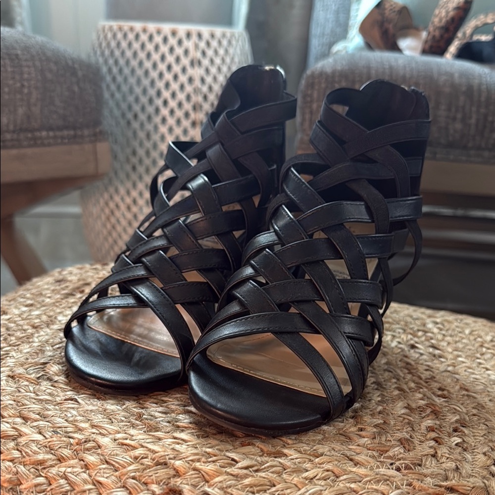Liz Claiborne Black Strappy Sandals Gladiator Design